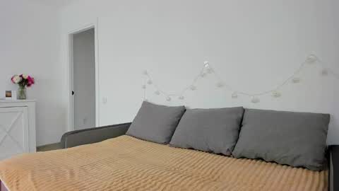 Anna online show from 09/11/25, 11:54