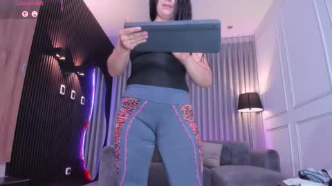 Snapshot of _anna_parker_ chatting on 09/15/25, 07:47 Ana online show from 09/15/25, 07:47