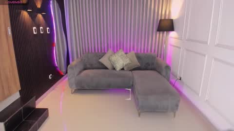 Snapshot of _anna_parker_ chatting on 11/18/25, 07:29 Ana online show from 11/18/25, 07:29