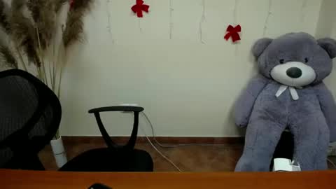 Anna online show from 12/30/24, 10:32