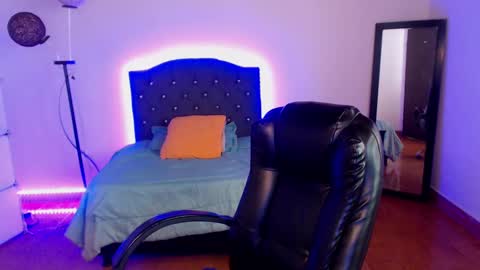 Snapshot of _anne_hot chatting on 12/09/24, 04:15 Anne online show from 12/09/24, 04:15