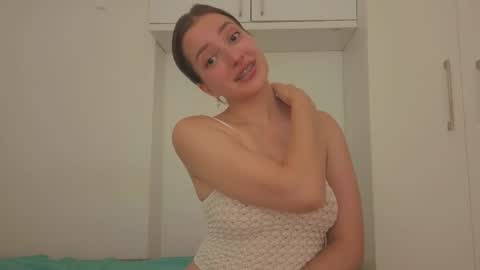 Snapshot of _annieone chatting on 09/11/25, 07:47 Anna online show from 09/11/25, 07:47