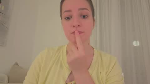 Snapshot of _annieone chatting on 10/24/25, 08:16 Anna online show from 10/24/25, 08:16