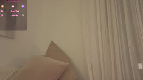 Snapshot of _annieone chatting on 10/26/25, 08:59 Anna online show from 10/26/25, 08:59