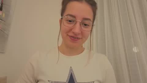 Snapshot of _annieone chatting on 11/16/25, 10:04 Anna online show from 11/16/25, 10:04