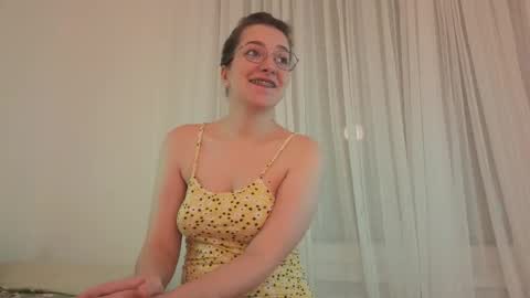 Snapshot of _annieone chatting on 12/18/25, 06:25 Anna online show from 12/18/25, 06:25