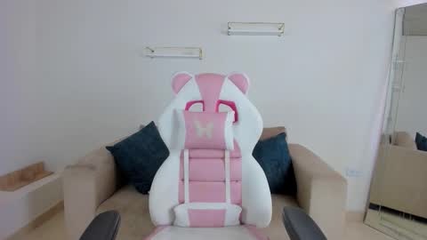    online show from 11/10/25, 12:04