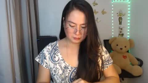 Snapshot of _arah chatting on 10/02/25, 12:01 arah online show from 10/02/25, 12:01
