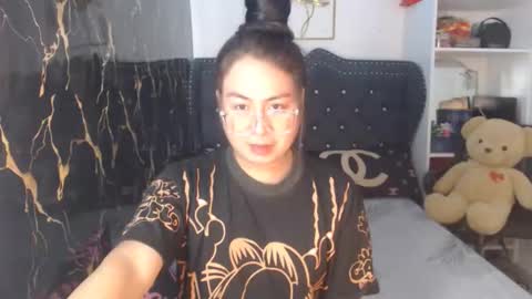 Snapshot of _arah chatting on 10/10/25, 01:21 arah online show from 10/10/25, 01:21
