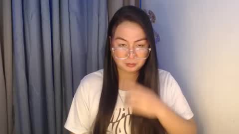 Snapshot of _arah chatting on 10/17/25, 11:57 arah online show from 10/17/25, 11:57