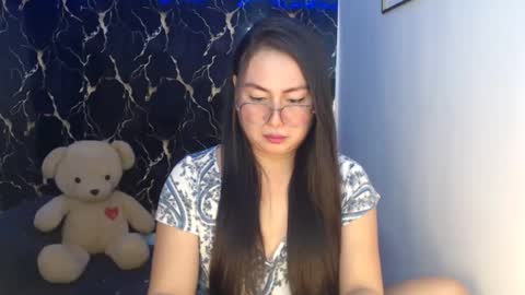 Snapshot of _arah chatting on 10/22/25, 02:45 arah online show from 10/22/25, 02:45