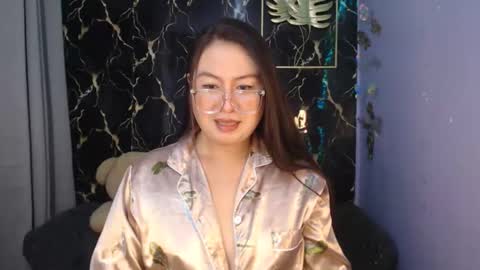 Snapshot of _arah chatting on 04/29/26, 10:30 arah online show from 04/29/26, 10:30