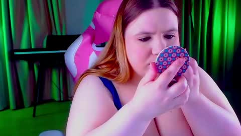 _ariaakashi_ online show from 06/07/26, 12:37