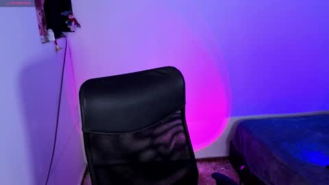 Snapshot of _ariiaa_ chatting on 12/16/25, 02:49 Aria online show from 12/16/25, 02:49