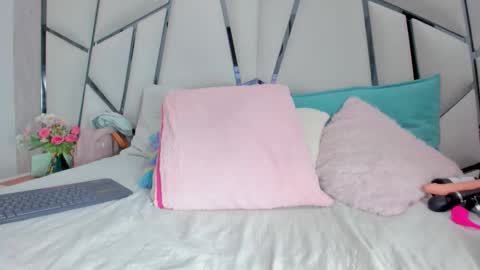 Aura online show from 11/13/25, 03:16