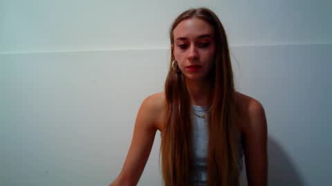 Snapshot of _aurora_sweet chatting on 09/19/25, 11:00 _aurora_sweet online show from 09/19/25, 11:00