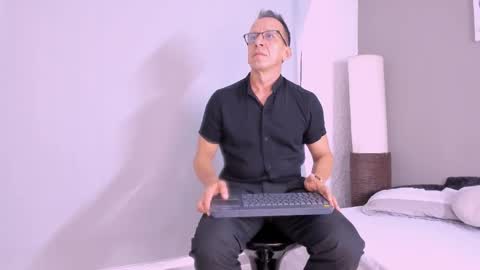 _axelking_ online show from 10/15/25, 11:43