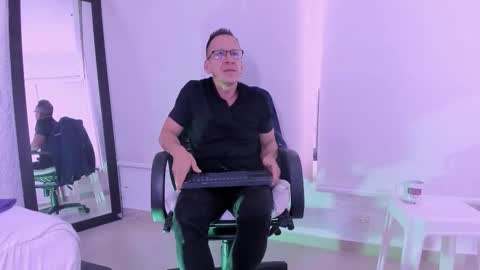 _axelking_ online show from 02/26/26, 11:42