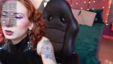 Snapshot of _beck_art_ chatting on 10/15/25, 01:22 Sofia online show from 10/15/25, 01:22