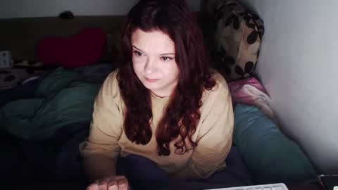 Snapshot of _bella_28 chatting on 12/04/24, 06:11 em online show from 12/04/24, 06:11