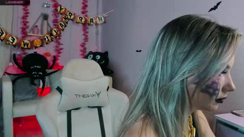 Bella online show from 10/31/25, 08:43