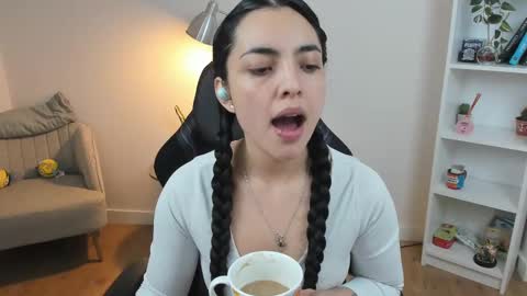 Snapshot of _bellaevans_ chatting on 03/01/25, 05:31 Bella Evans online show from 03/01/25, 05:31