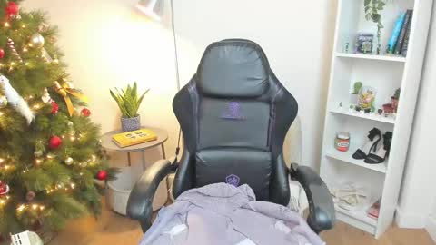 Bella Evans online show from 12/18/25, 06:19