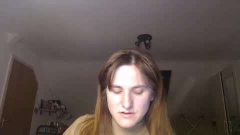 Snapshot of _biscotti_ chatting on 03/09/25, 07:15 _biscotti_ online show from 03/09/25, 07:15