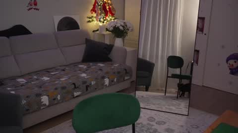 Snapshot of _blackbee_ chatting on 12/20/24, 09:17 Lili online show from 12/20/24, 09:17