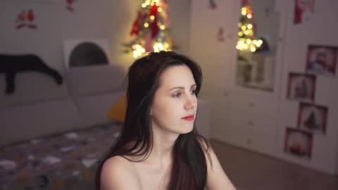 Snapshot of _blackbee_ chatting on 12/24/24, 12:11 Lili online show from 12/24/24, 12:11