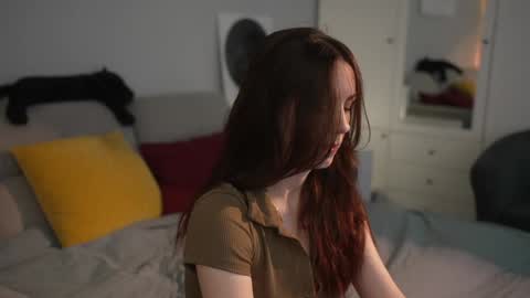 Snapshot of _blackbee_ chatting on 09/26/25, 11:36 Lili online show from 09/26/25, 11:36