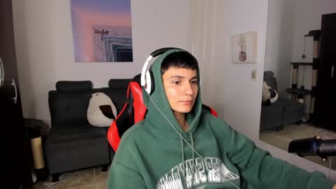 Snapshot of _blakee chatting on 12/19/24, 06:12 B L A K E online show from 12/19/24, 06:12