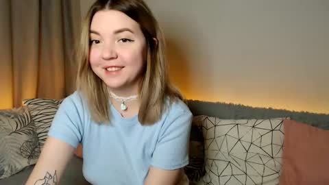 Snapshot of _blonde_barbie_ chatting on 11/22/25, 07:57 Elizabeth online show from 11/22/25, 07:57