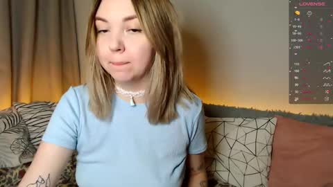 Snapshot of _blonde_barbie_ chatting on 11/23/25, 08:08 Elizabeth online show from 11/23/25, 08:08