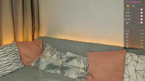 Snapshot of _blonde_barbie_ chatting on 11/25/25, 11:05 Elizabeth online show from 11/25/25, 11:05