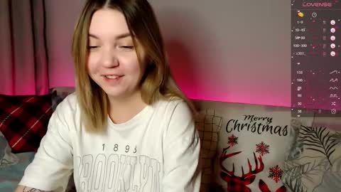 Snapshot of _blonde_barbie_ chatting on 12/21/25, 10:28 Elizabeth online show from 12/21/25, 10:28