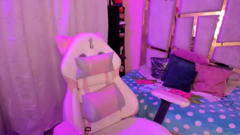 Snapshot of _briigite chatting on 09/09/25, 04:34 Angie  Independent model online show from 09/09/25, 04:34