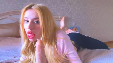Snapshot of _bunnydollstella_ chatting on 09/30/25, 06:07 Stella online show from 09/30/25, 06:07