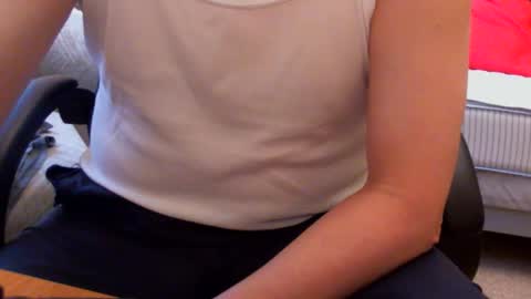 Snapshot of _buwe22_ chatting on 11/28/25, 12:19 Uwe online show from 11/28/25, 12:19