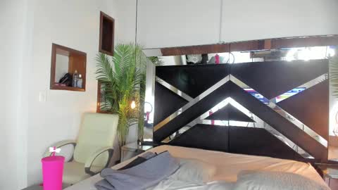 Snapshot of _candy_sweet chatting on 10/20/25, 05:57 Candy online show from 10/20/25, 05:57