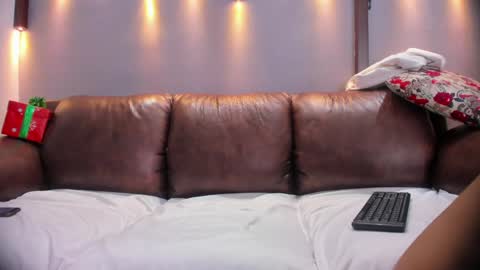 Snapshot of _cannabitch chatting on 12/02/24, 01:13 Shatta Sara online show from 12/02/24, 01:13