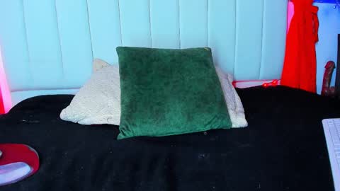 Carolina  online show from 09/15/25, 07:03