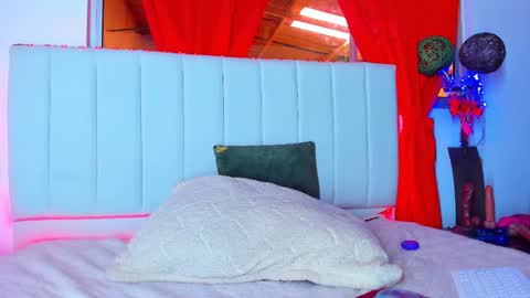 Carolina  online show from 09/26/25, 05:39