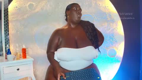 Snapshot of _carolinagomez chatting on 10/21/25, 07:47 Caro. online show from 10/21/25, 07:47
