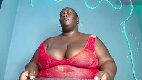 Snapshot of _carolinagomez chatting on 12/16/25, 12:54 Caro. online show from 12/16/25, 12:54