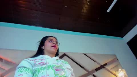 Caroline Sweet online show from 12/19/24, 07:07