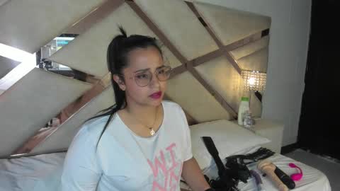 Caroline Sweet online show from 01/11/25, 09:47