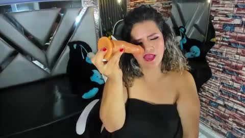 Snapshot of _casandra11 chatting on 01/05/25, 09:05 _casandra11 online show from 01/05/25, 09:05