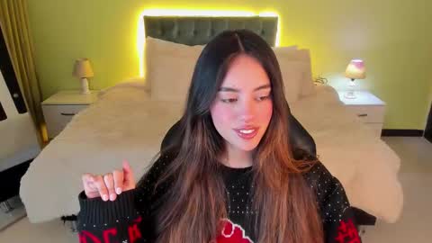 Snapshot of _charlotte_evans_2 chatting on 11/13/25, 10:52 Charlote online show from 11/13/25, 10:52