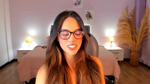 Snapshot of _charlotte_evans_2 chatting on 11/16/25, 02:22 Charlote online show from 11/16/25, 02:22